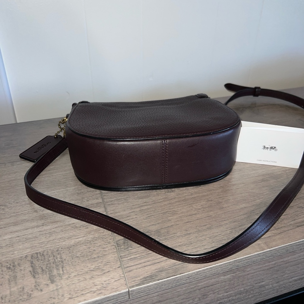 Coach Kat Saddle Bag horse and carriage motif suede pebbled leather oxblood - Picture 6 of 13